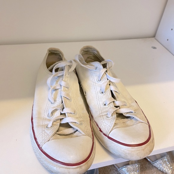 White converse - Picture 1 of 3
